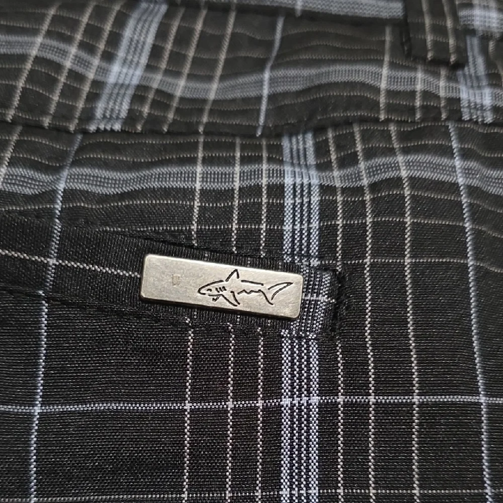 SHARK GREG NORMAN‎ Black Plaid Shorts. SIZE 38.